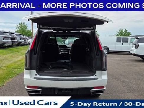 Used 2022 Cadillac Escalade ESV Premium Luxury AWD/4WD image 10