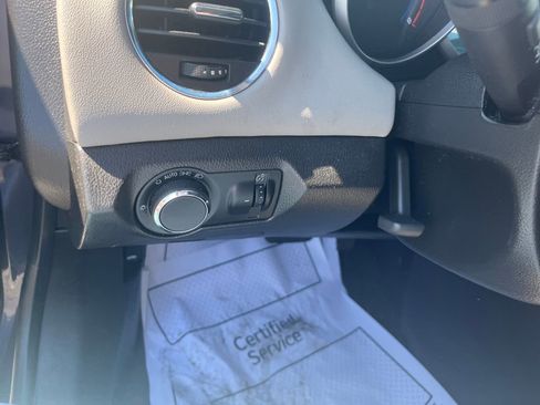 Used 2014 Chevrolet Cruze LS image 13