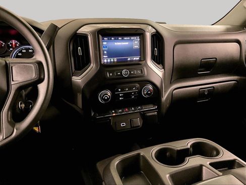 Used 2020 Chevrolet Silverado 1500 Custom w/ Custom Value Package image 6