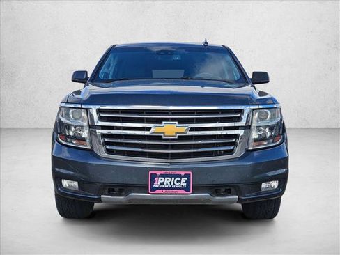 Used 2019 Chevrolet Suburban LT image 2