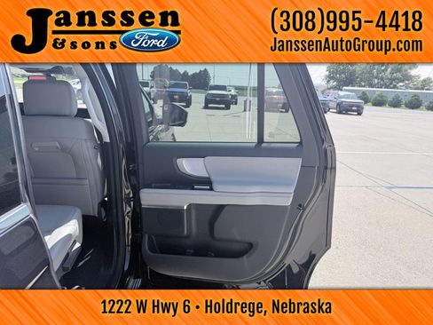 Used 2025 Ford Expedition Max Active AWD/4WD image 12