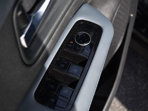 Used 2023 Nissan Ariya image 9
