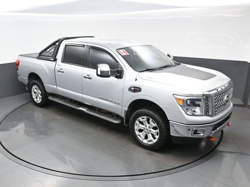 Used 2016 Nissan Titan SL image 35