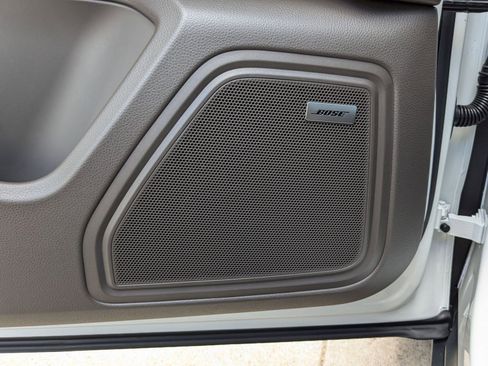 Certified 2025 Porsche Macan AWD/4WD image 14