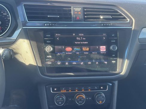 Used 2021 Volkswagen Tiguan SE image 15