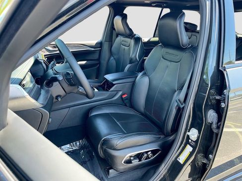 Certified 2024 Jeep Grand Cherokee Overland w/ Luxury Tech Group IV image 22