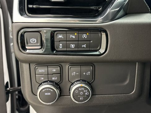 Used 2026 GMC Yukon Denali w/ Sun & Power Step Package AWD/4WD image 28