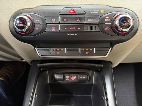 Used 2018 Kia Sorento LX image 26