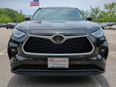 Used 2022 Toyota Highlander XLE FWD image 9