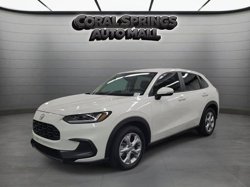Certified 2025 Honda HR-V LX image 3