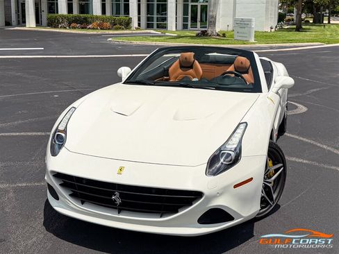 Used 2017 Ferrari California T RWD image 7
