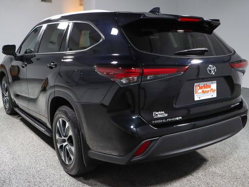 Used 2024 Toyota Highlander XLE image 9