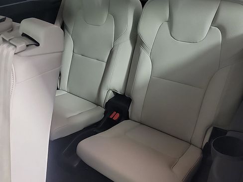 Used 2021 Volvo XC90 T6 Momentum w/ Climate Package image 19