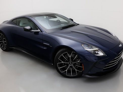 Used 2025 Aston Martin V8 Vantage Coupe image 2