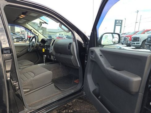 Used 2012 Nissan Frontier SV image 12