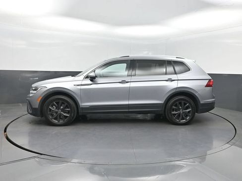 Used 2024 Volkswagen Tiguan SE FWD image 2