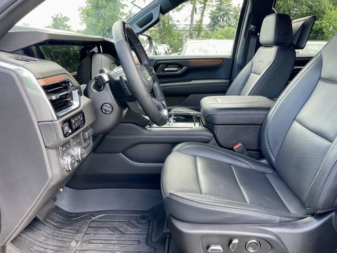 Used 2025 GMC Yukon Denali w/ Denali Reserve Package AWD/4WD image 14
