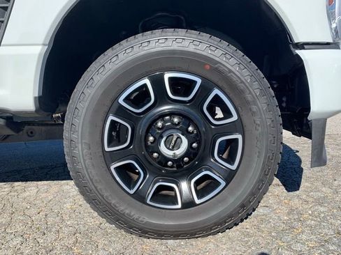 New 2025 Ford F350 Platinum w/ FX4 Off-Road Package image 35