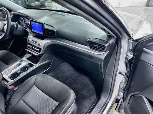 Used 2023 Ford Explorer XLT RWD image 30