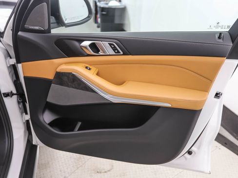 Used 2026 BMW X5 xDrive50e w/ Executive Package image 27