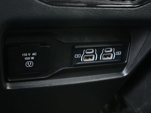 Used 2023 Jeep Grand Cherokee Altitude AWD/4WD image 21