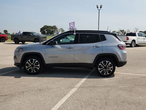 Used 2024 Jeep Compass Limited AWD/4WD image 2
