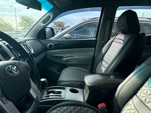Used 2014 Toyota Tacoma 4x4 Double Cab w/ SR5 Package image 9