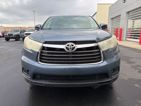 Used 2016 Toyota Highlander LE image 2