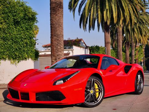 Used 2019 Ferrari 488 Spider image 3