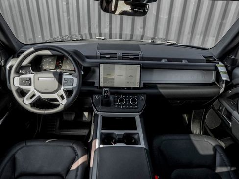 Used 2025 Land Rover Defender 130 X-Dynamic SE image 20