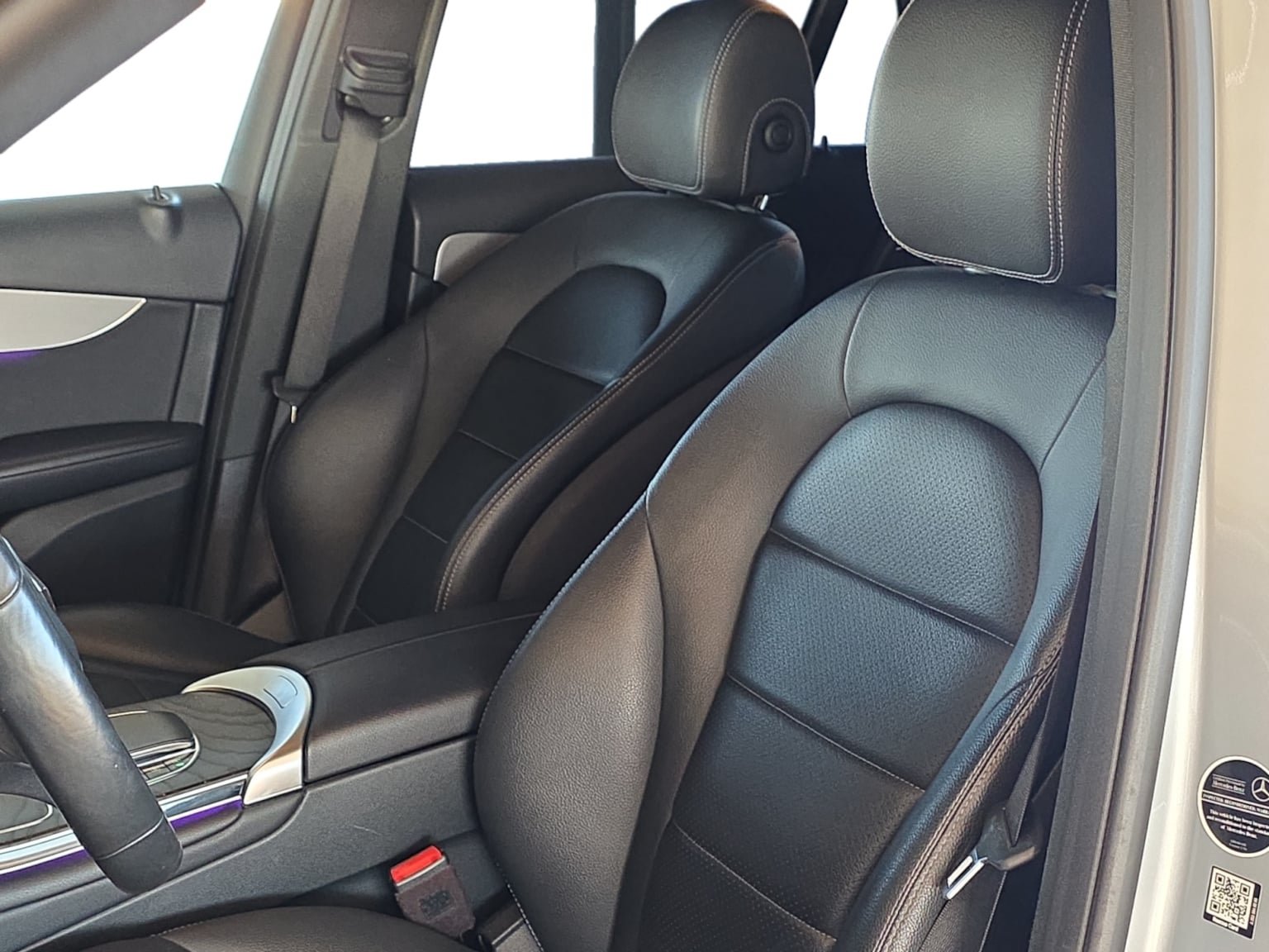 Used 2021 Mercedes-Benz GLC 300 4MATIC w/ Premium Package image 12