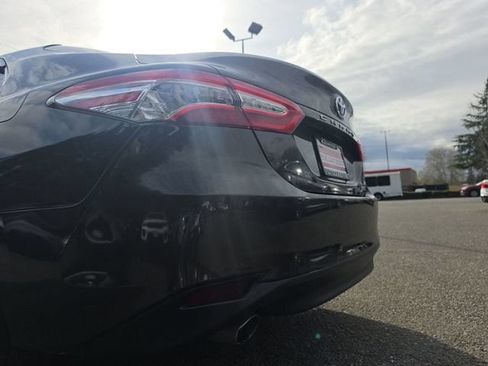 Used 2018 Toyota Camry XLE FWD image 25