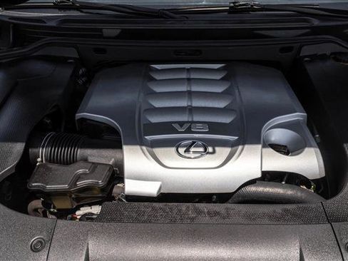 Used 2013 Lexus LX 570 4WD w/ Luxury Pkg image 28