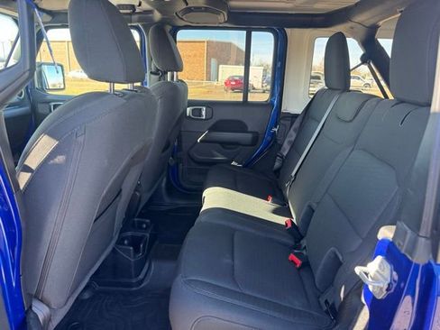 Used 2020 Jeep Wrangler Unlimited Sahara image 12