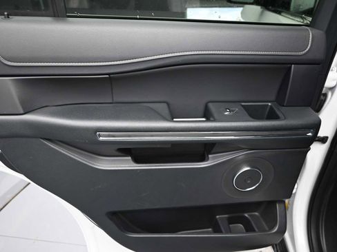Used 2024 Ford Expedition XLT image 16