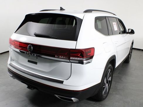 Used 2025 Volkswagen Atlas SE FWD image 15