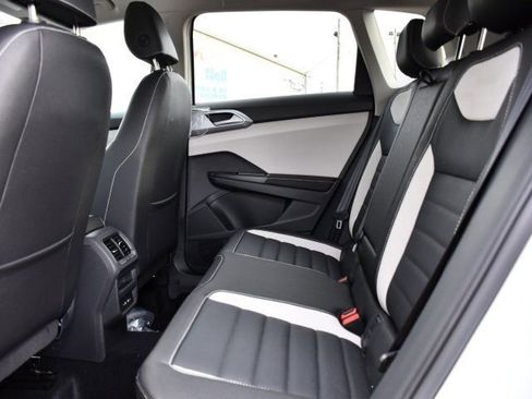 New 2026 Volkswagen Taos SEL image 18