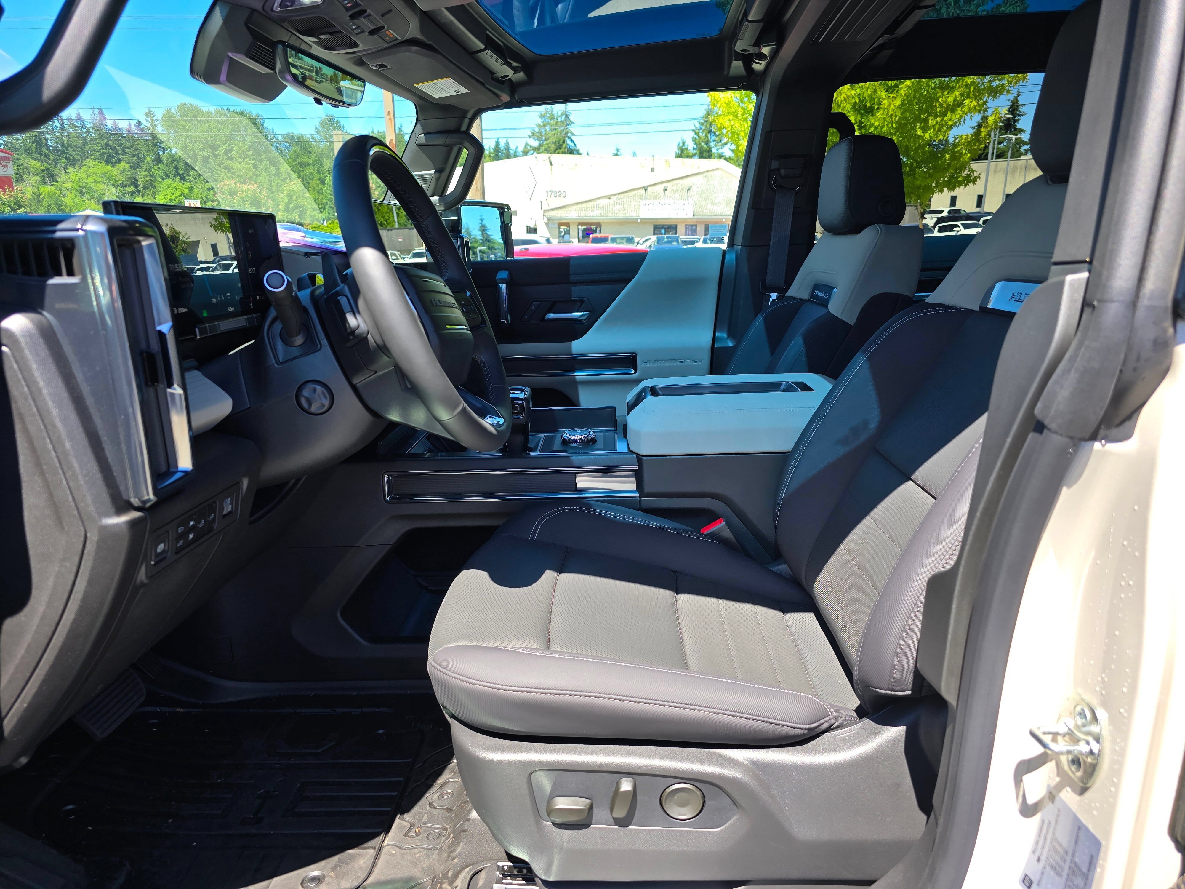 New 2026 GMC Hummer EV 4x4 Crew Cab w/ LPO, Dark Essentials Package image 18
