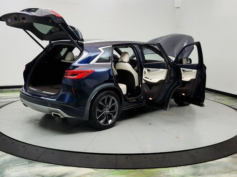 Used 2019 INFINITI QX50 Essential w/ Sensory Package FWD image 11