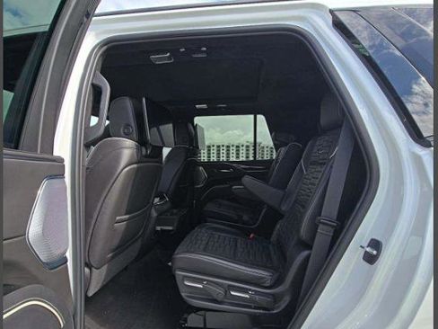 Used 2023 Cadillac Escalade Sport Platinum RWD image 9