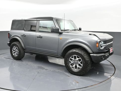 Used 2025 Ford Bronco Badlands image 2