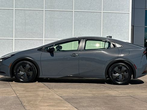 Used 2023 Toyota Prius LE image 7
