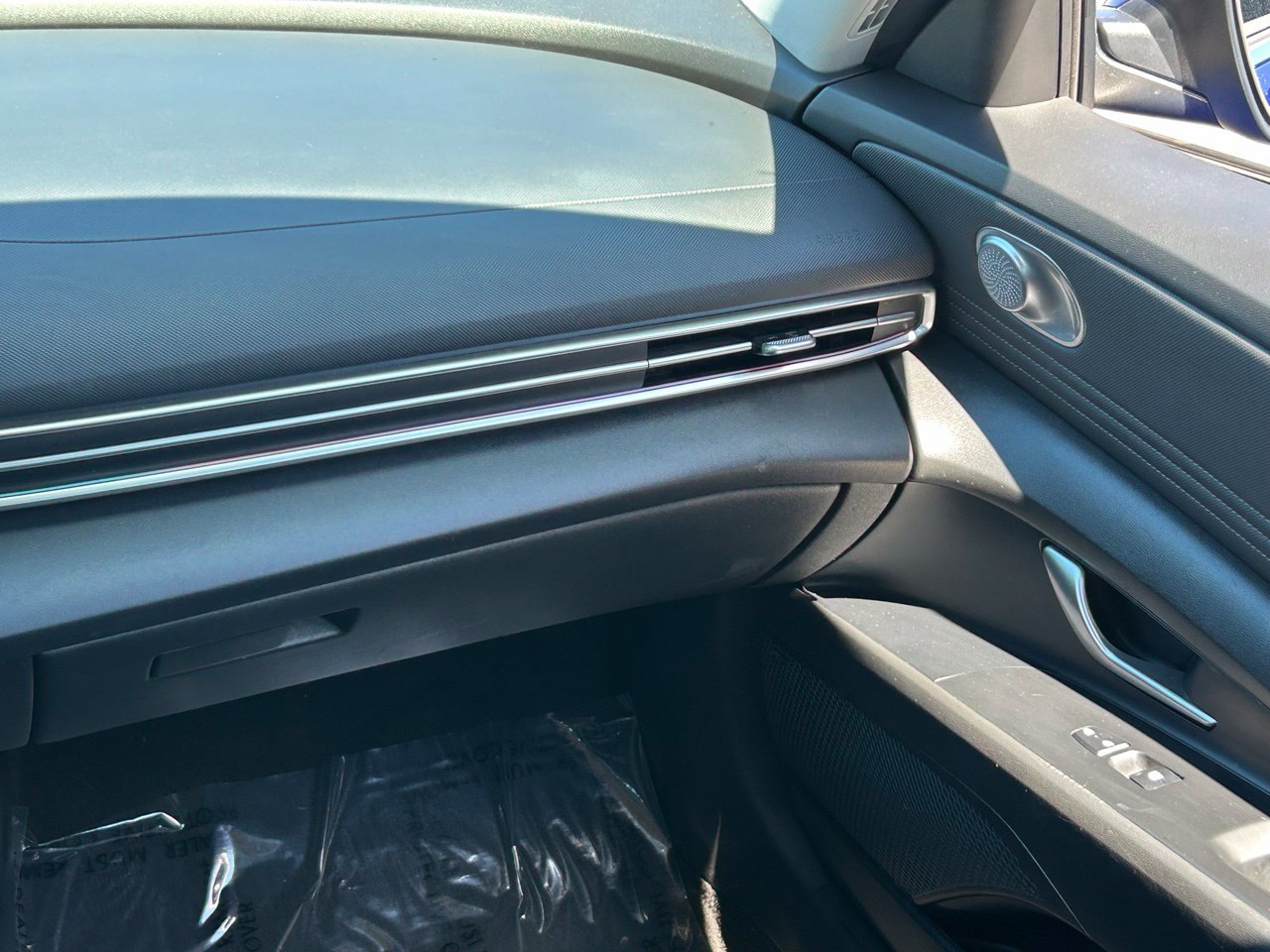 Used 2024 Hyundai Elantra Limited FWD image 19