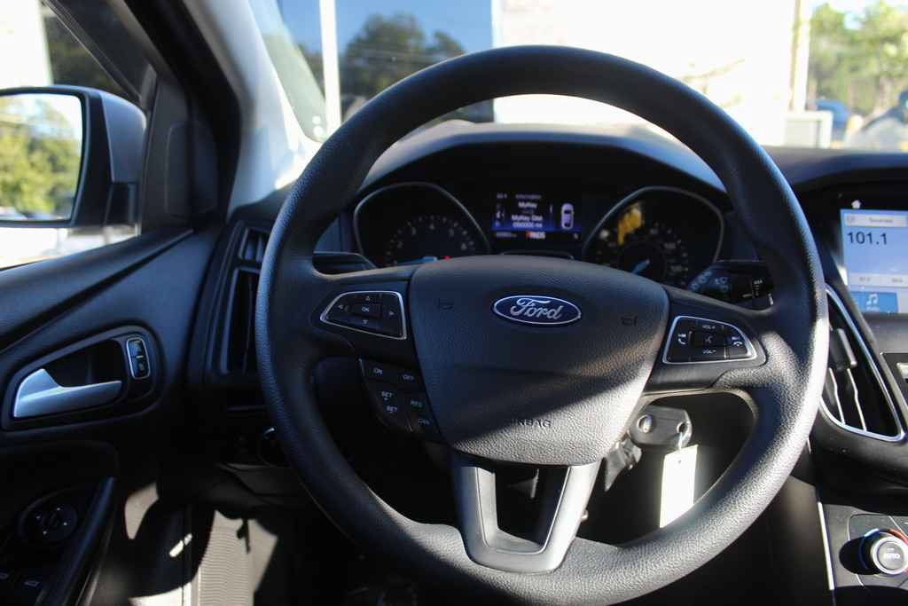Used 2017 Ford Focus SEL FWD image 17