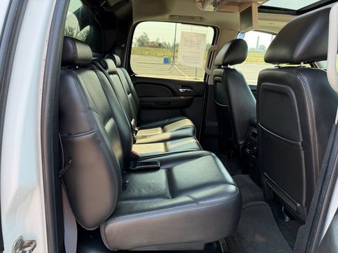 Used 2011 Chevrolet Avalanche LTZ AWD/4WD image 18