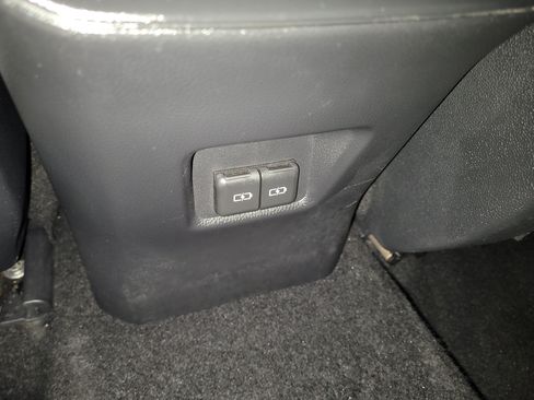 Used 2022 Toyota RAV4 XLE Premium FWD image 13