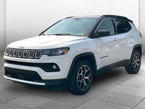 Used 2025 Jeep Compass Limited AWD/4WD image 13