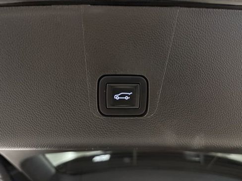 Used 2018 Chevrolet Traverse LT image 8