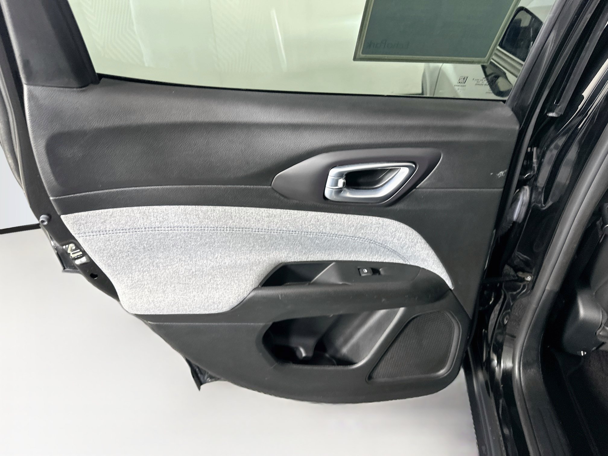 Used 2022 Jeep Compass Latitude FWD image 25