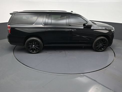Used 2024 Chevrolet Suburban Premier w/ Premium Package RWD image 18